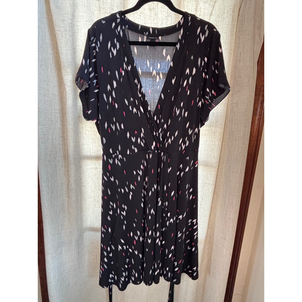 Torrid Black Abstract Print Faux Wrap Dress Plus Size 3 3X Short Sleeve V-Neck